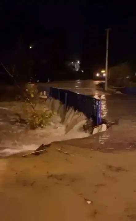 Fırtına ve Hortum Seraları Yıktı, Yollar Göle Döndü 22